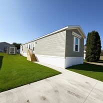 52963 N Yorktown Ct in New Baltimore, MI - Building Photo