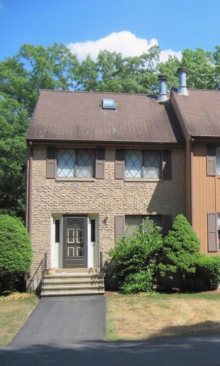42 Winrow Dr in Merrimack, NH - Building Photo