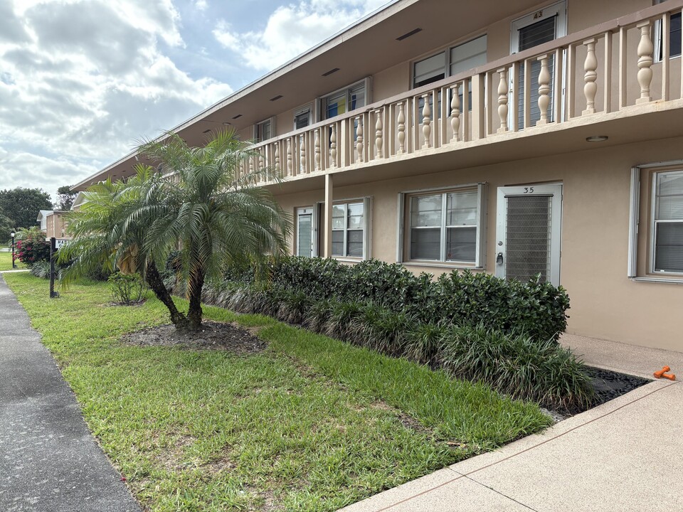 35 Hastings C in West Palm Beach, FL - Building Photo