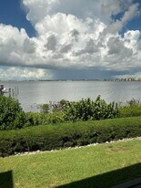 3792 NE Ocean Blvd in Jensen Beach, FL - Building Photo