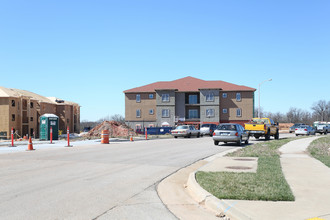 Walnut Creek Estates in Springfield, MO - Foto de edificio - Building Photo