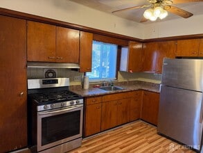 24 Howard St in Perth Amboy, NJ - Building Photo - Building Photo