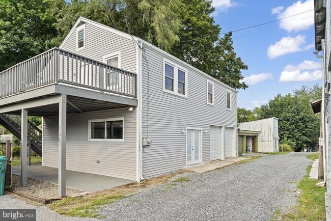 property at 104 Walnut St