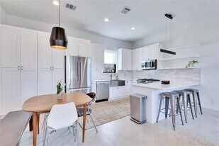 2105 Pennsylvania Ave in Austin, TX - Building Photo