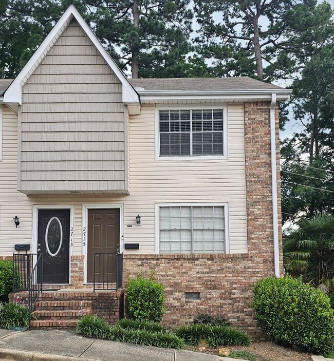 property at 2715 Southbury Cir