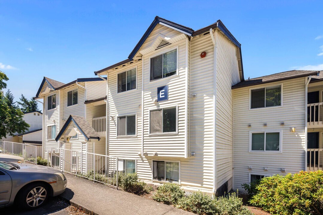 5000 Lake Washington Blvd NE in Renton, WA - Building Photo