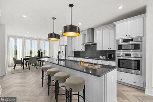 13916 Aviation Pl in Herndon, VA - Building Photo