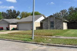 7215 Caracas Dr in Houston, TX - Building Photo - Building Photo