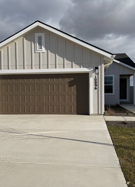 10096 Longtail Dr in Nampa, ID - Building Photo