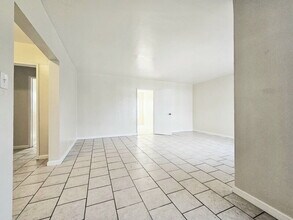 2366 Venice Blvd. in Los Angeles, CA - Building Photo - Building Photo