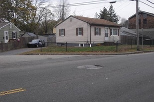 23 Alger St in Brockton, MA - Building Photo