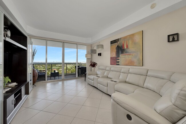 5600 Collins Ave in Miami Beach, FL - Building Photo - Building Photo