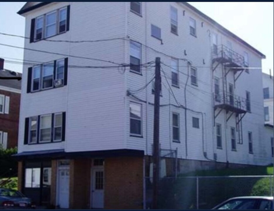 71 E Main St in Fall River, MA - Building Photo