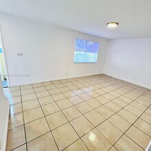 5721 Blueberry Ct in Lauderhill, FL - Building Photo - Building Photo