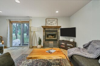 55627 Wagon Master Way in Bend, OR - Building Photo - Building Photo