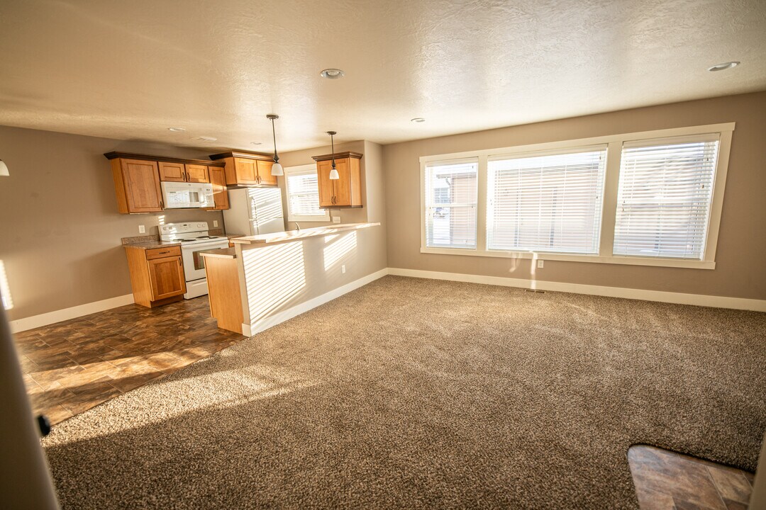 1112 36th Ave NE in Great Falls, MT - Building Photo