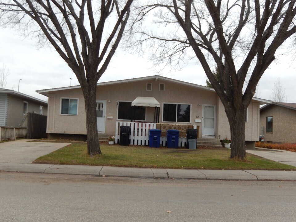 58 Carleton Dr in Saskatoon, SK - Building Photo