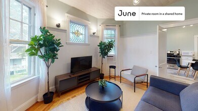 Room in Shared 4 bed/1 bath home, Unit D in Boston, MA - Foto de edificio - Building Photo