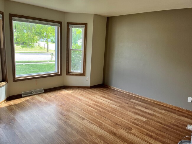 7002 Longmeadow Rd in Madison, WI - Building Photo - Building Photo