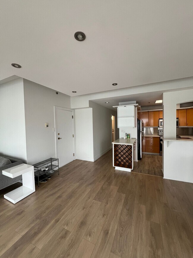 1177 Pacific Blvd in Vancouver, BC - Building Photo - Building Photo