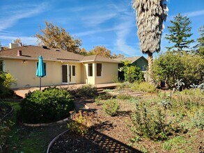 22 Yarnall Pl in Redwood City, CA - Building Photo - Building Photo