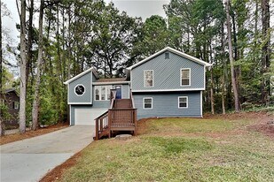 2816 Quinbery Dr in Snellville, GA - Building Photo