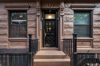 52 Macdougal St in New York, NY - Building Photo - Building Photo