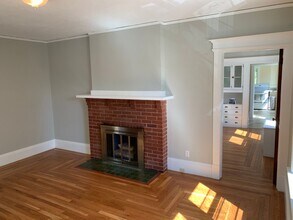110-112 Grennan Rd in West Hartford, CT - Building Photo - Building Photo