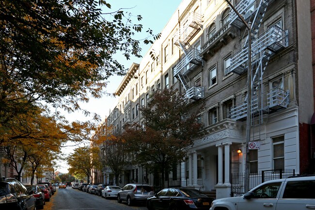 143 W 111th St in New York, NY - Foto de edificio - Building Photo