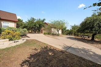 644 Newport Dr in Briarcliff, TX - Building Photo - Building Photo