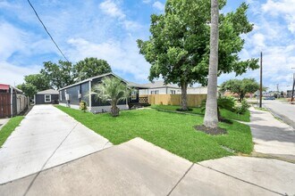 1218 Des Jardines St in Houston, TX - Building Photo - Building Photo