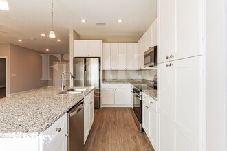 942 Brookfield St SE in Palm Bay, FL - Foto de edificio - Building Photo