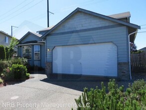 17525 90th Ave E in Puyallup, WA - Foto de edificio - Building Photo