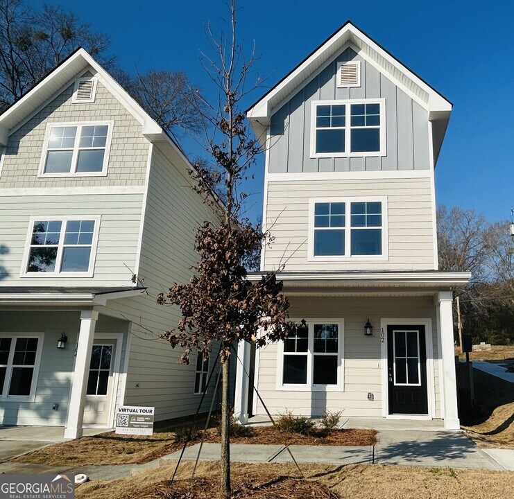 102 Crown St in Lagrange, GA - Building Photo