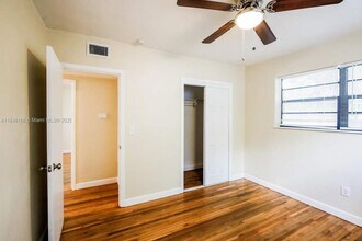 1120 NE 160th St in North Miami Beach, FL - Building Photo - Building Photo