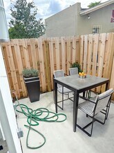 323 Foster Rd in Hallandale Beach, FL - Building Photo - Building Photo