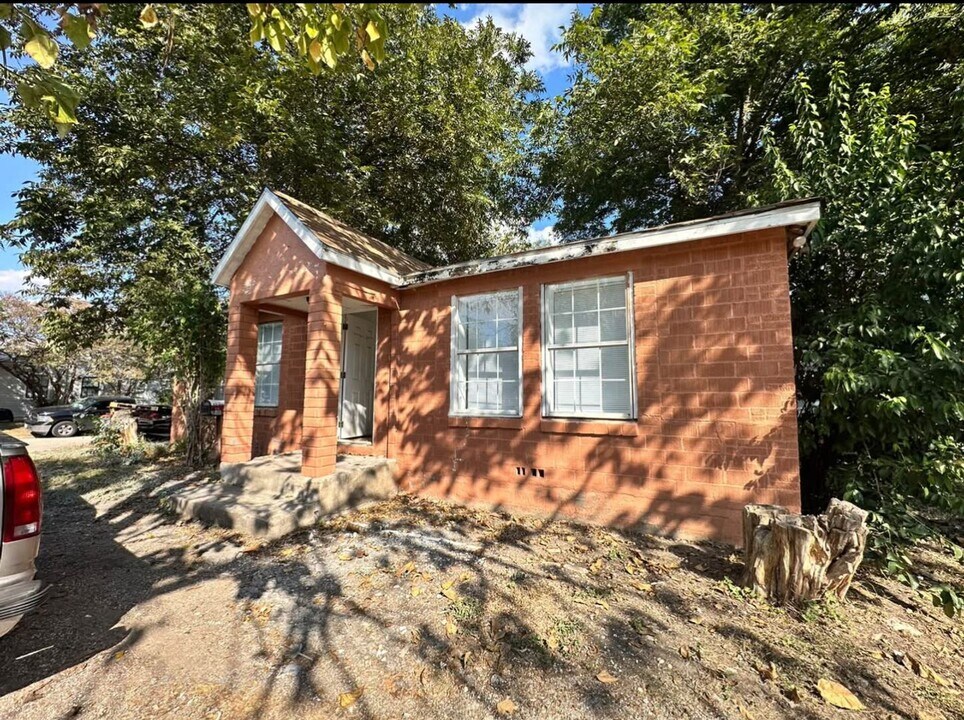 1101 S 3rd St in Temple, TX - Building Photo