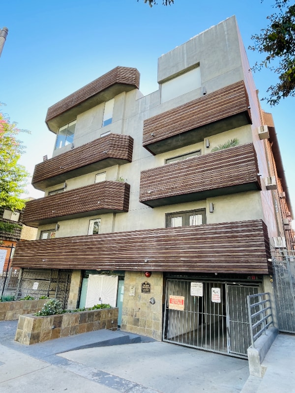 7044 Hawthorn Ave in Los Angeles, CA - Building Photo - Building Photo