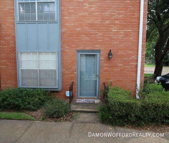 5025 Wayneland Dr in Jackson, MS - Building Photo - Building Photo