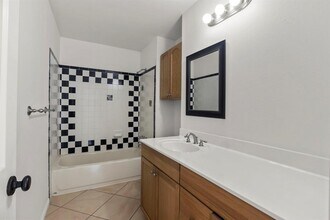 10408 Firethorn Ln in Austin, TX - Building Photo - Building Photo