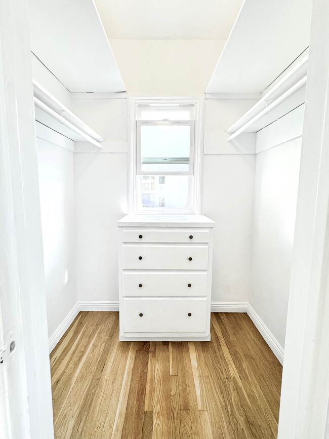 property at 2406 Edgewater Ter