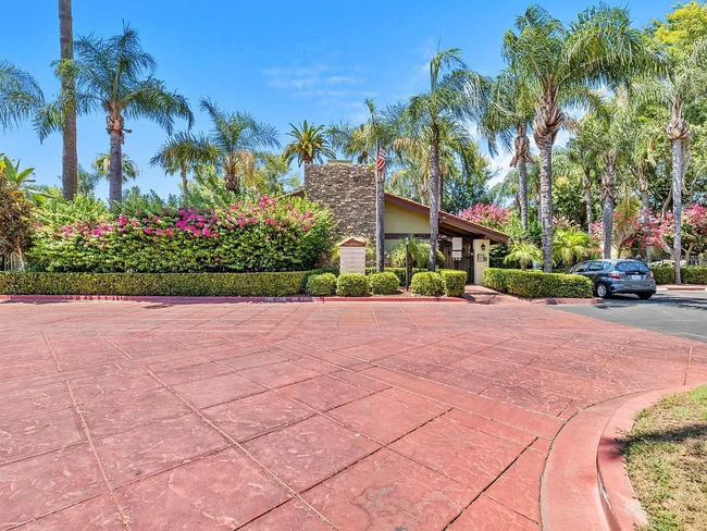 property at 2881 Huntington Blvd