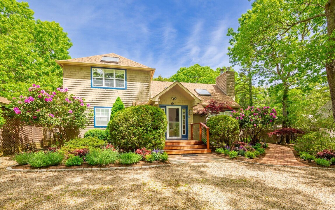 39 Wooded Oak Ln in East Hampton, NY - Building Photo