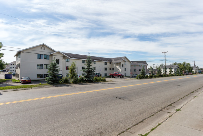 Jewel Lake Villa in Anchorage, AK - Foto de edificio - Building Photo