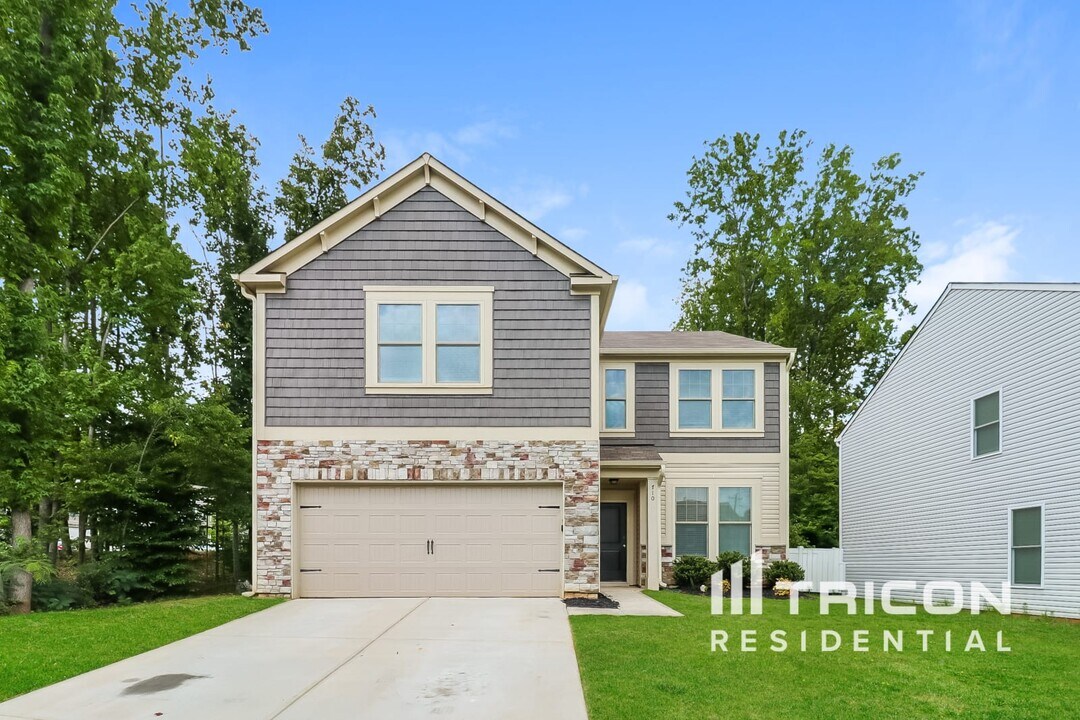 710 Anglin Forest Way in Charlotte, NC - Building Photo