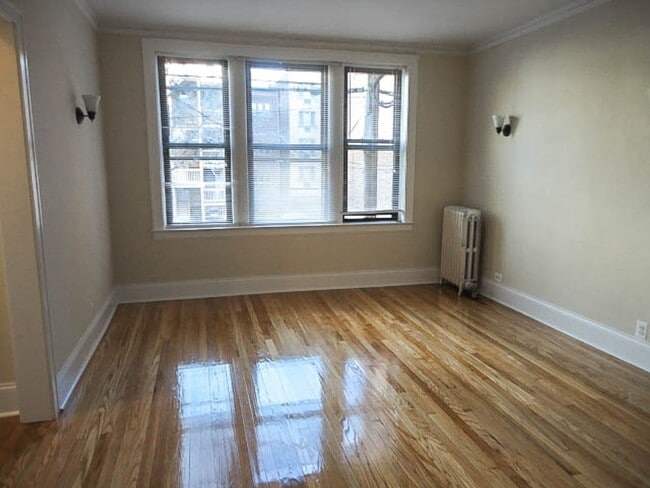 435 W Surf St, Unit 1H