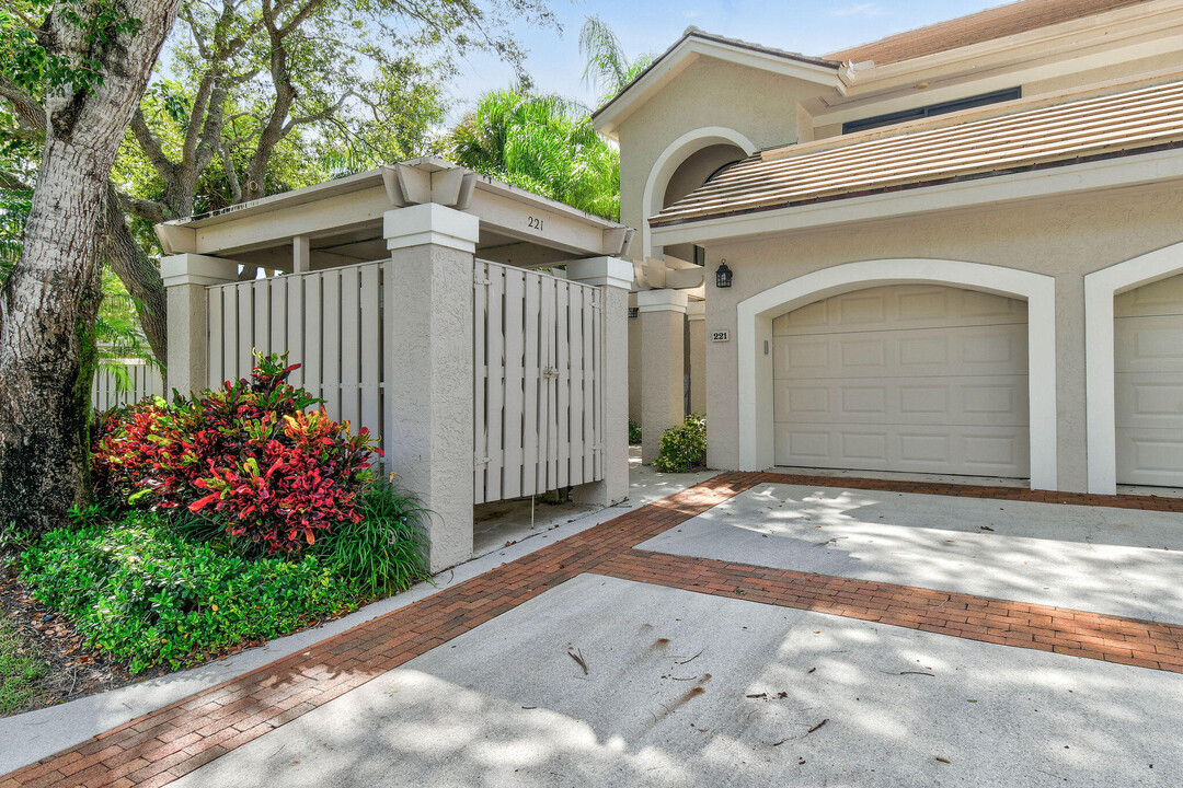 3911 Back Bay Dr in Jupiter, FL - Building Photo