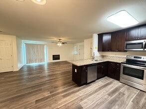 358 Snowhaven Ct in Merced, CA - Building Photo - Building Photo