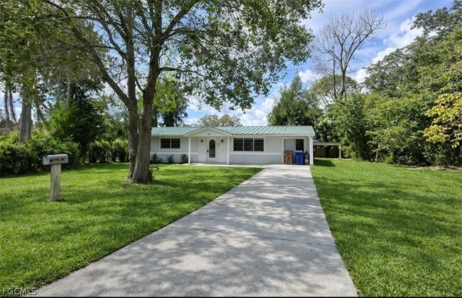 property at 424 Cactus Cir