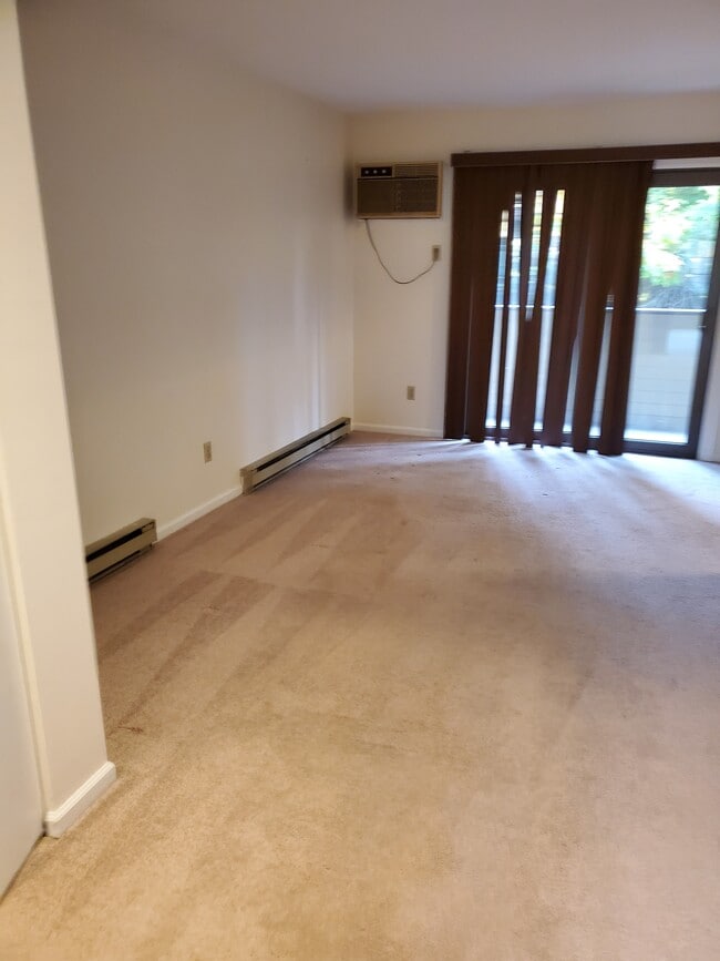 8 Oakwood Ave, Unit A 13 in Norwalk, CT - Building Photo - Building Photo